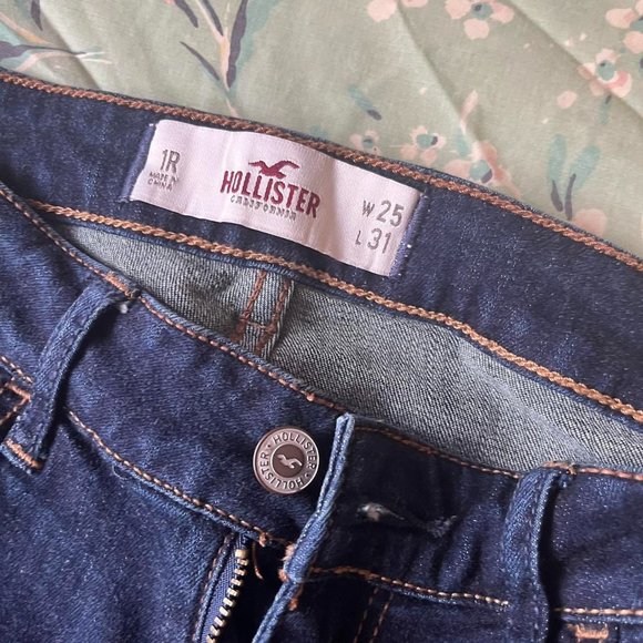 Low rise Hollister distressed jeans - Picture 3 of 5